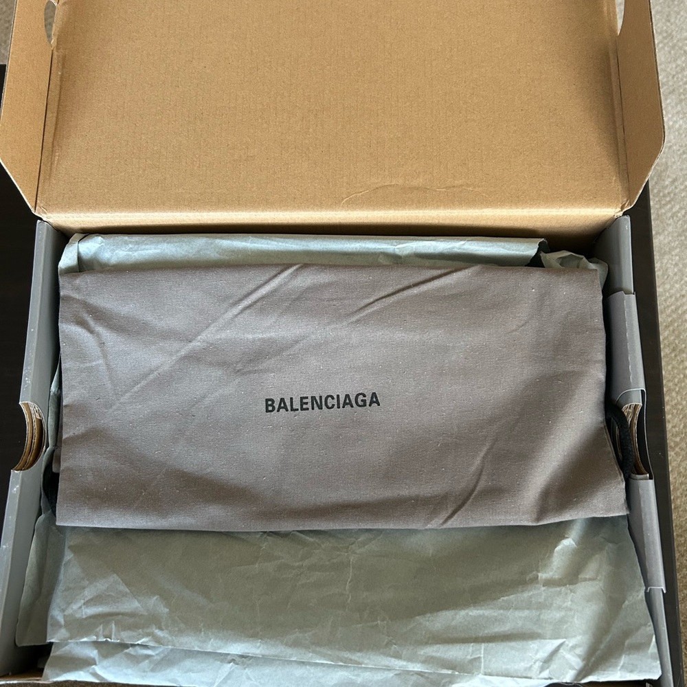 Balenciaga Packaging - Picture 4 of 9